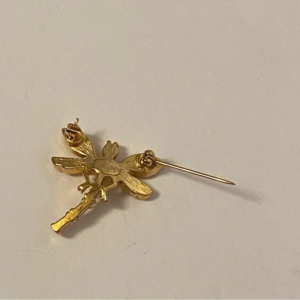 TRIFARI BROOCH PIN DRAGONFLY PALE PINK ENAMEL GOLD PLATE VINTAGE 1950s SIGNED